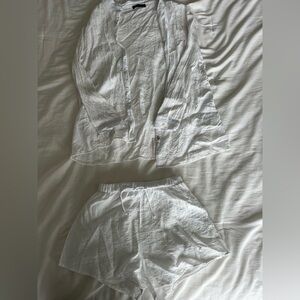 White Fox Boutique Linen Set